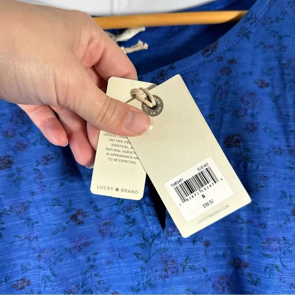 NWT Lucky Brand Women's Cotton Slit Sleeve Keyhole Floral Blue Top - Picture 5 of 8
